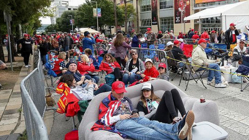 These Fans Brought Their Sofa To Trump Texas Tailgater